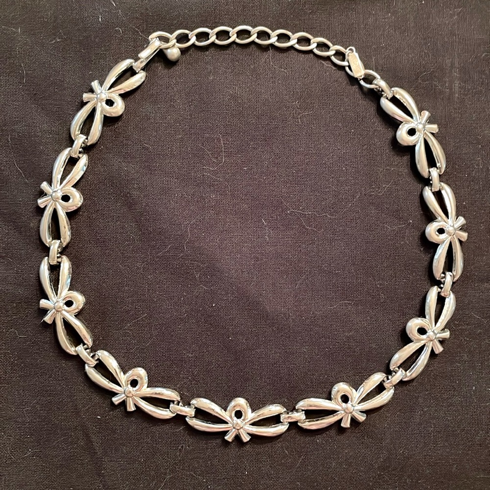 Silver bow choker